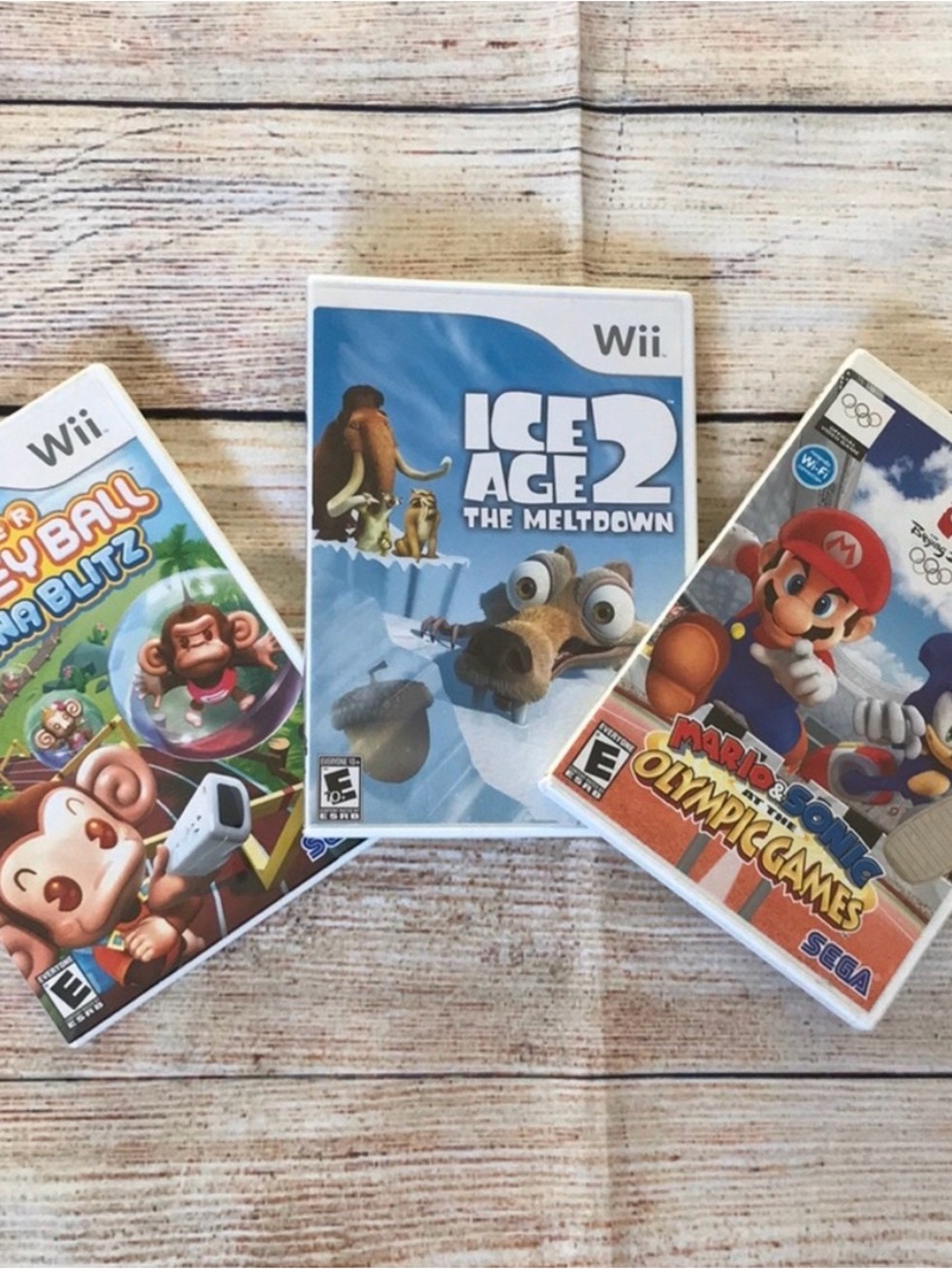 Nintendo Wii Game Lot Featuring Ice Age 2 & Mario Monkey Ball Banana Blitz